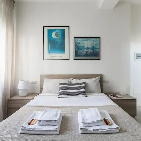 Carlotta's By Solutions Apartament *